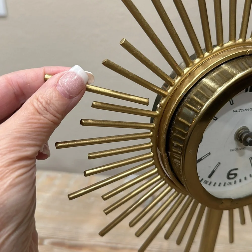 Victoria Queen Atomic Starburst Clock